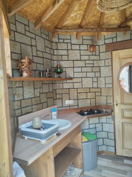 petite cuisine dans la maison d'Hagrid